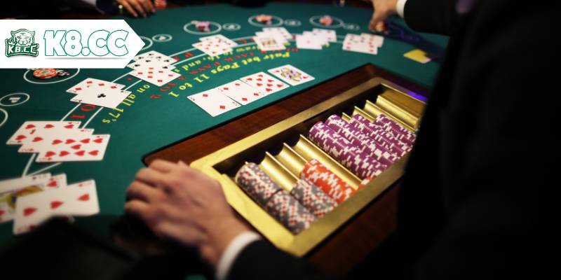 Dealer là nghề gì cùng tầm quan trọng trong ván bài casino?